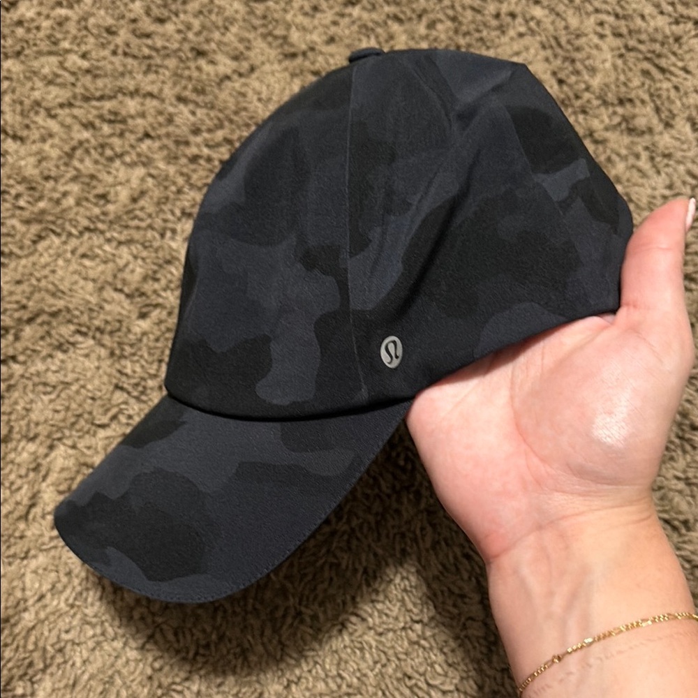 Lululemon black camo hat
